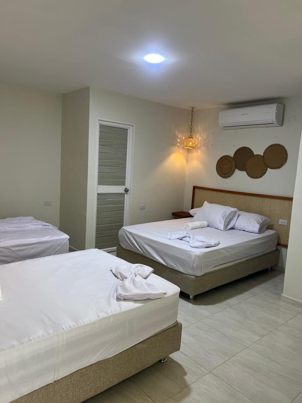 Bed, Photo of the whole room, Bedroom, air conditioner