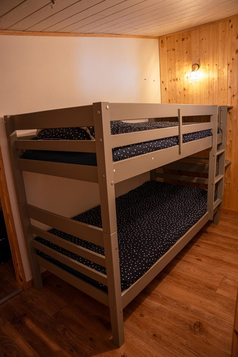 Bedroom, bunk bed