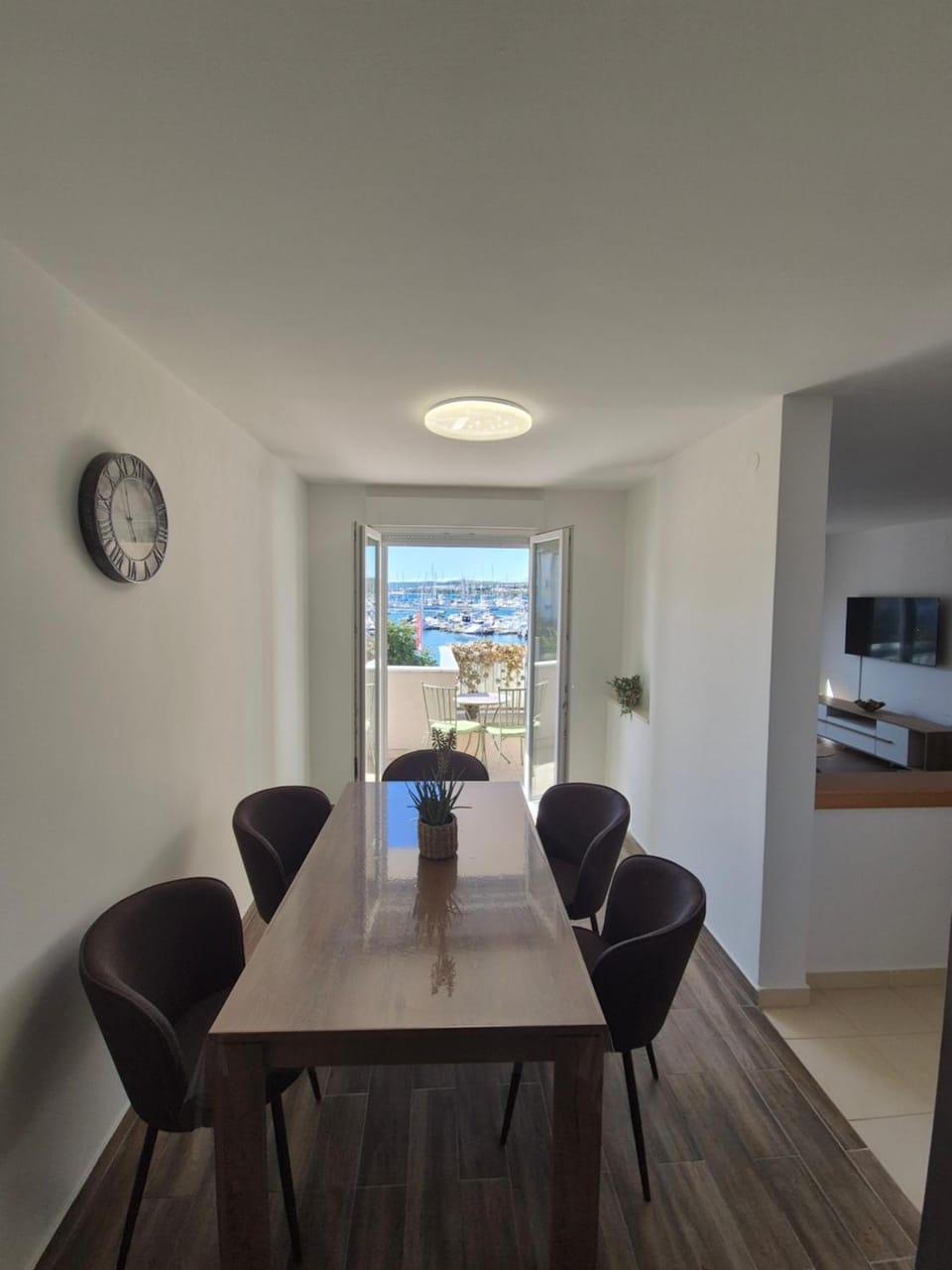 Seating area, Dining area, Sea view