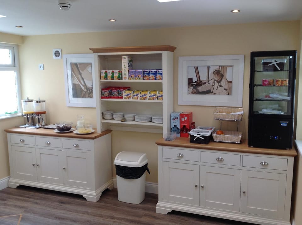 Coffee/tea facilities, Food and drinks