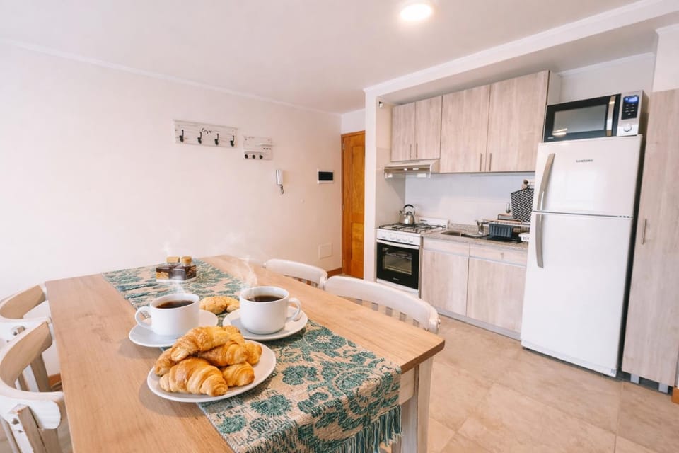 Coffee/tea facilities, Kitchen or kitchenette, Food and drinks, Dining area, Food, dishwasher, minibar, oven, pet friendly, stove, toaster, kitchen, kitchen
