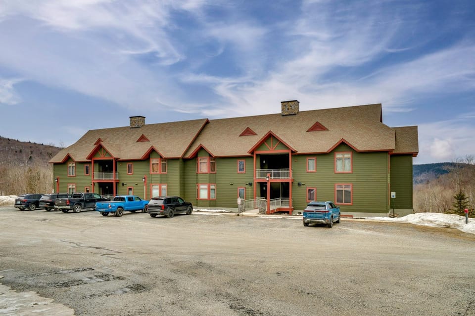 Direct Trail Access: Resort-Style Killington Gem House in Mendon