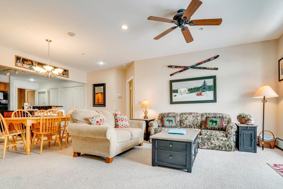Direct Trail Access: Resort-Style Killington Gem House in Mendon