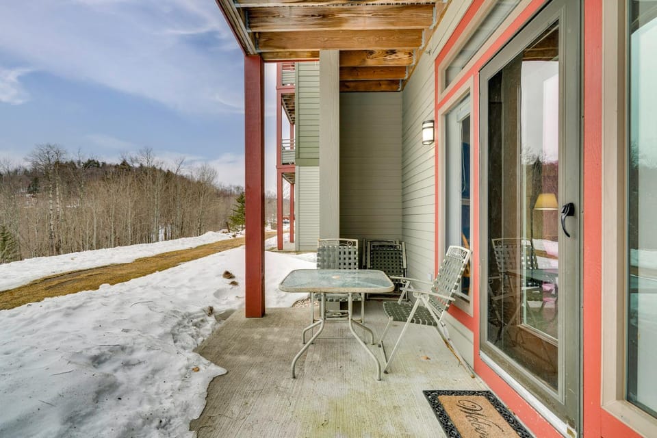 Direct Trail Access: Resort-Style Killington Gem House in Mendon