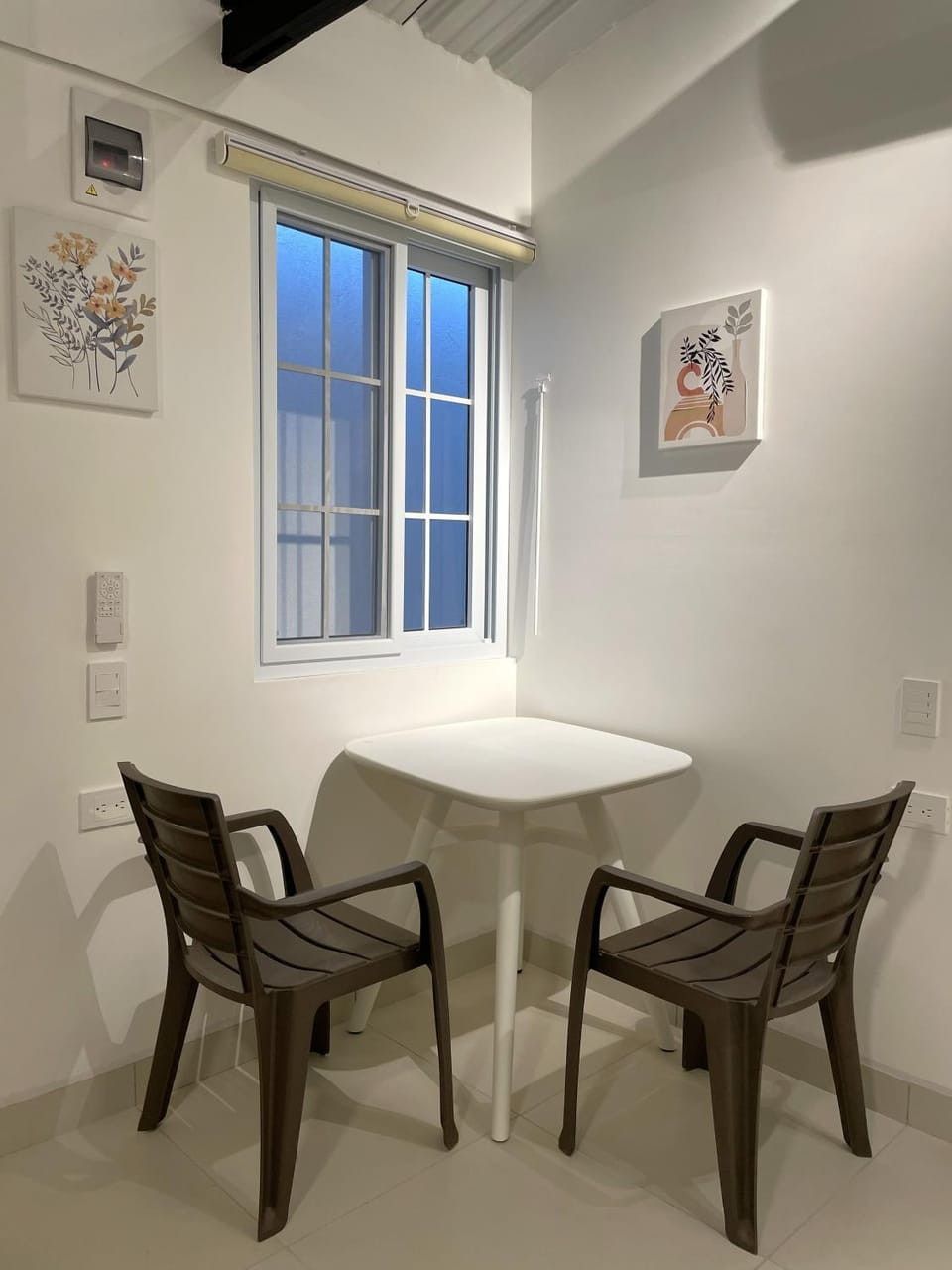 Seating area, Dining area