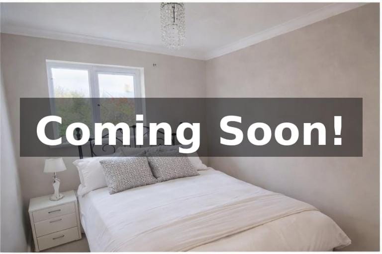 Spacious 5 Bed Home Garden, Garage and Free Parking House in Reading