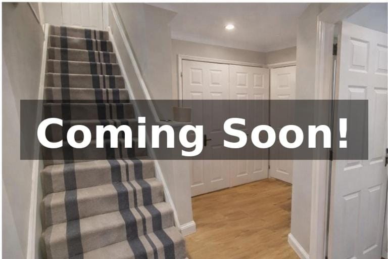 Spacious 5 Bed Home Garden, Garage and Free Parking House in Reading