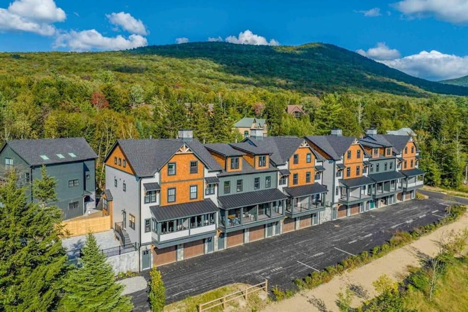 Adirondack Townhome - Overlooking Village Green House in Waterville Valley