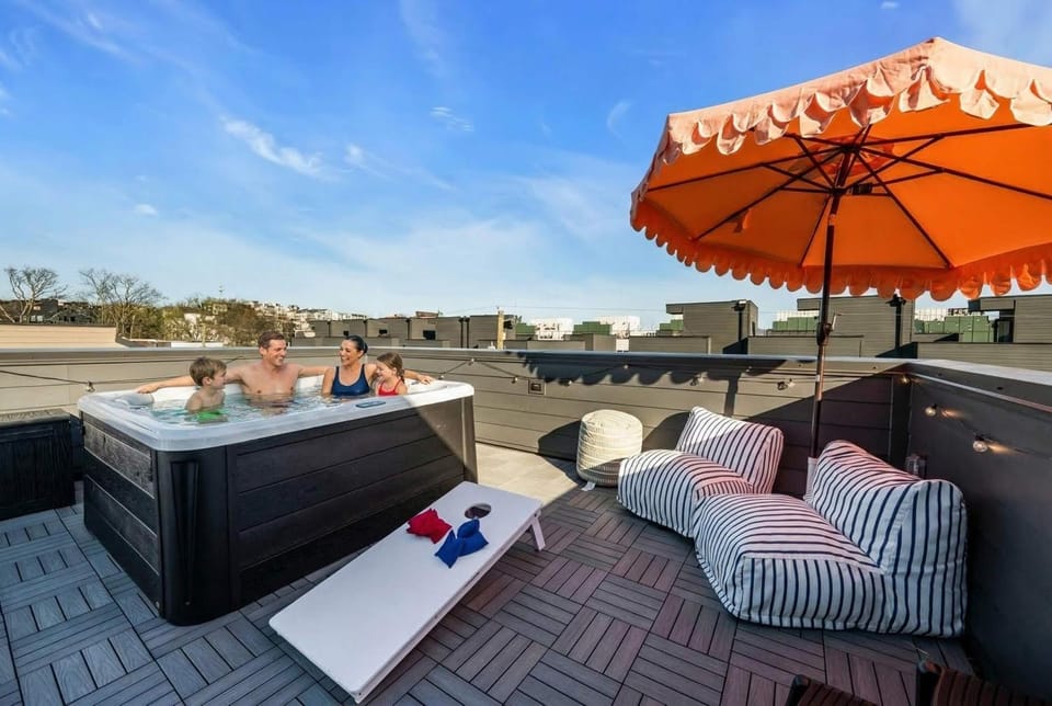 4BR Nashville Getaway - Rooftop Views - Fire Pit Apartment in East Nashville