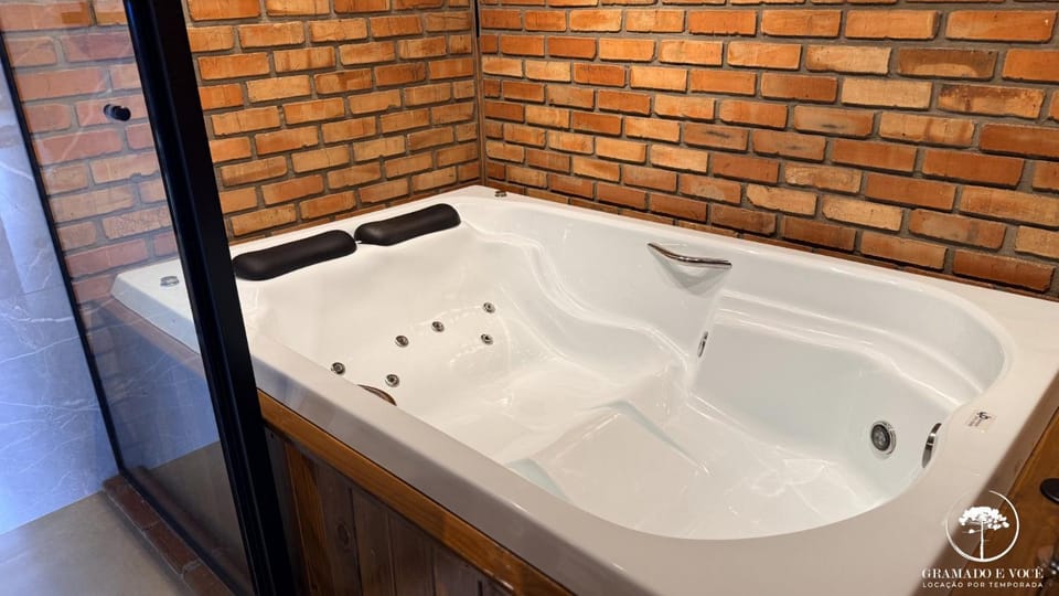 Toilet, Hot Tub, Hot Tub, Bathroom