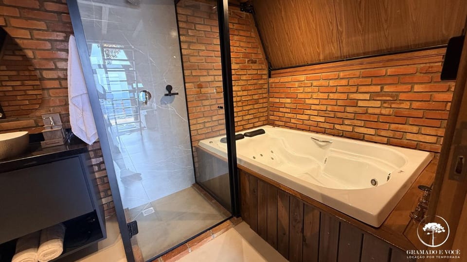 Toilet, Hot Tub, Hot Tub, Bathroom