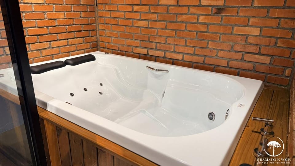 Toilet, Hot Tub, Hot Tub, Bathroom
