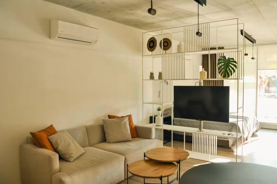 TV and multimedia, Living room, Seating area, air conditioner