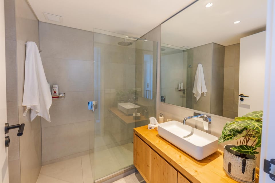 Shower, Bathroom, towels