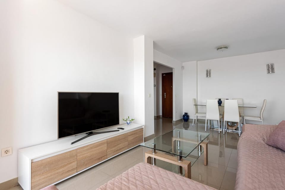 TV and multimedia, Living room, Seating area, Dining area
