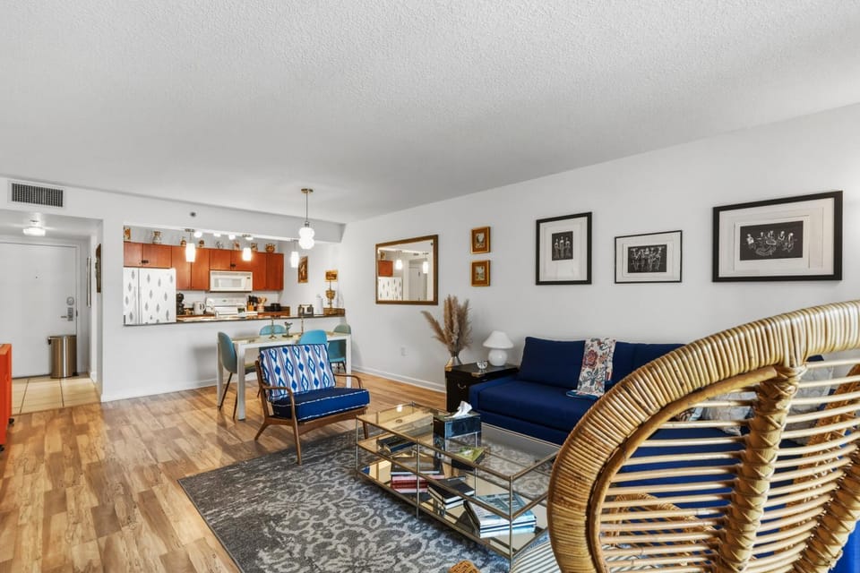 Kitchen or kitchenette, Living room, Seating area