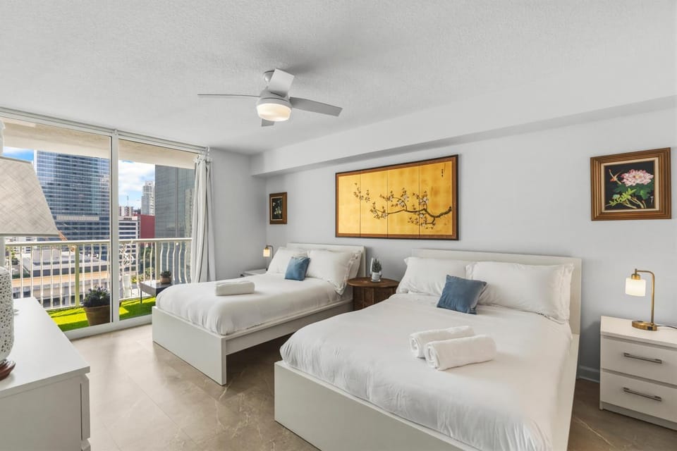 Bed, Seating area, Bedroom