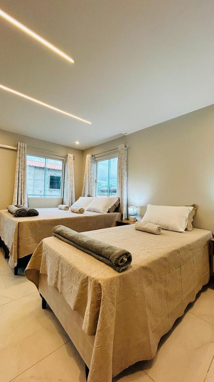 Bed, Bedroom, towels