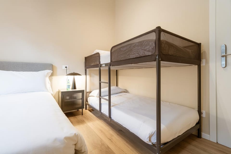 Bedroom, bunk bed