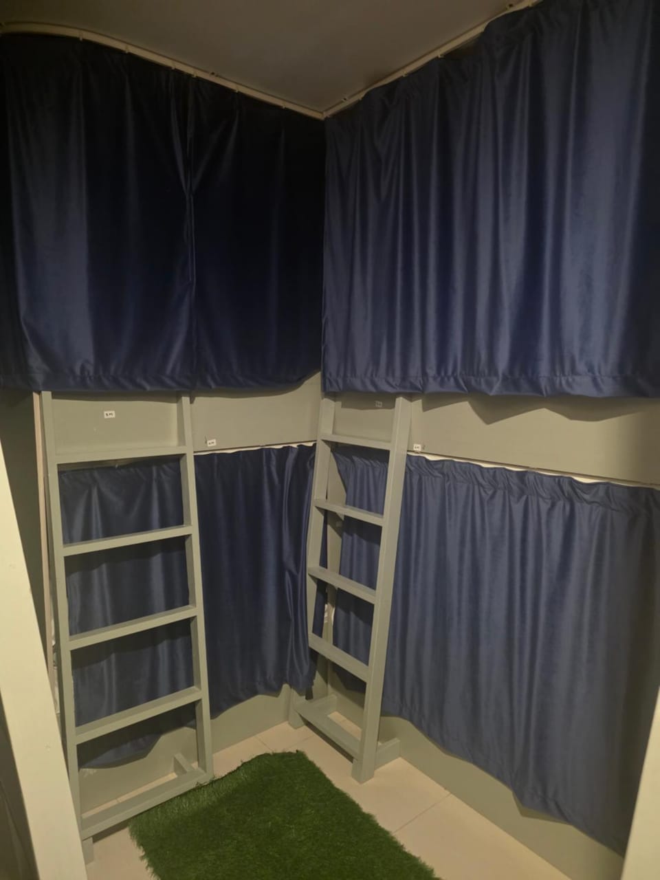 Bed, Photo of the whole room, bunk bed