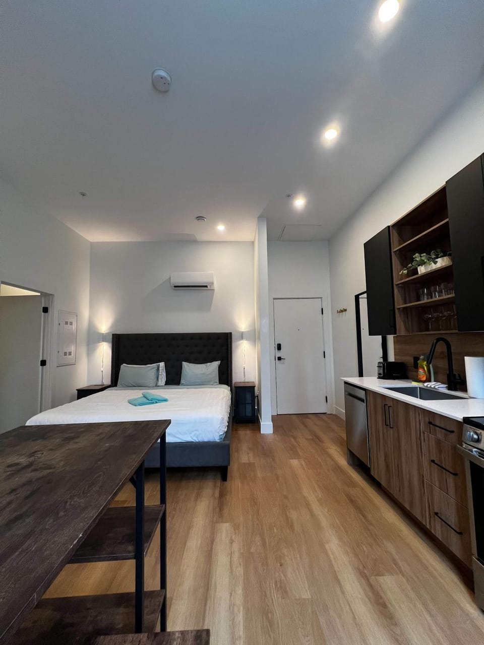 The King Nook - King Bed Studio in Downtown, AC, Unit 405 Apartment in Dartmouth