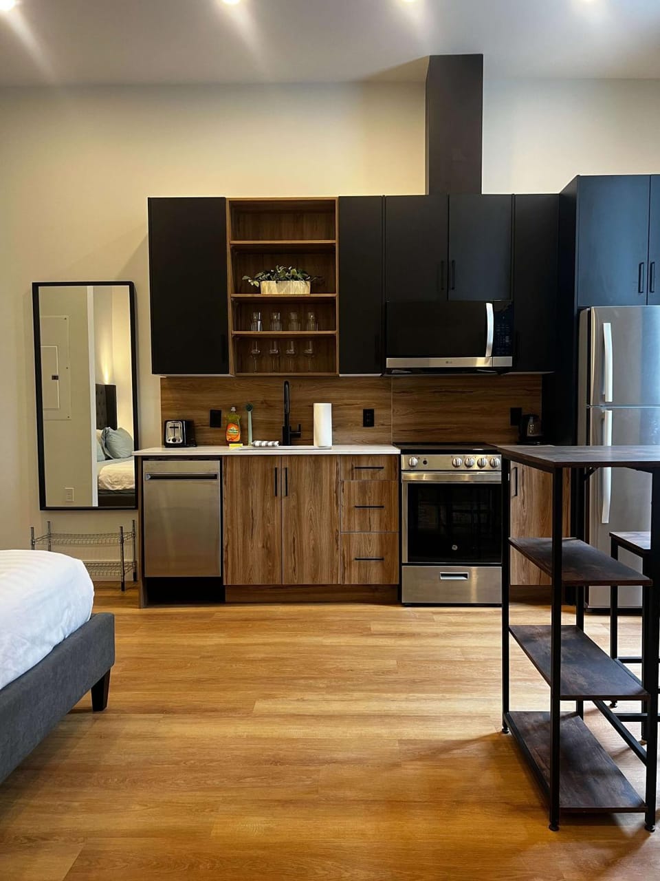 The King Nook - King Bed Studio in Downtown, AC, Unit 405 Apartment in Dartmouth
