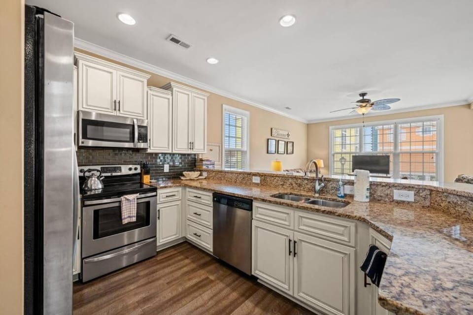 Coral Coast Beach House w Pool House in Myrtle Beach