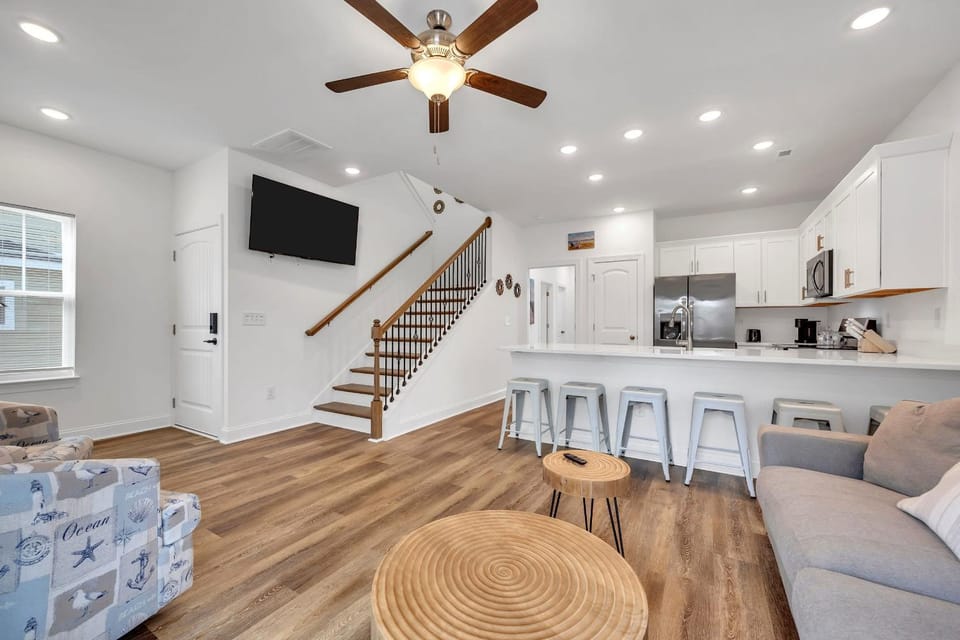 Horizon Dune Pet Friendly House Walk to Beach House in Myrtle Beach