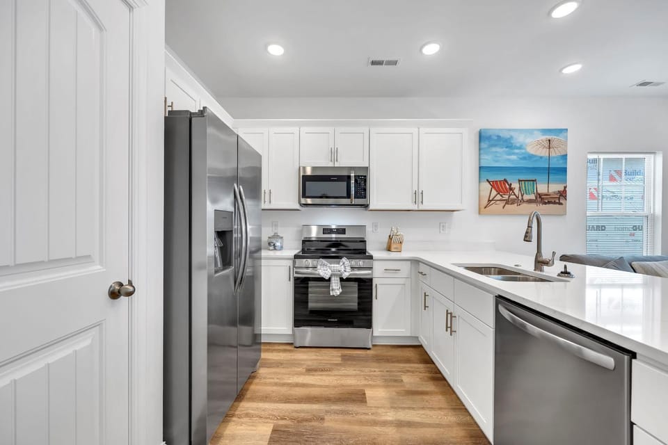 Horizon Dune Pet Friendly House Walk to Beach House in Myrtle Beach