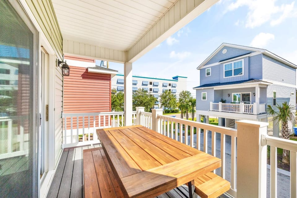 Emerald Horizon House Walk to Beach House in Myrtle Beach