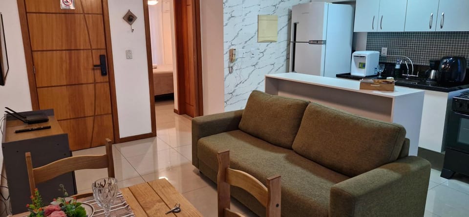 Coffee/tea facilities, Kitchen or kitchenette, Living room, Dining area, oven, stove