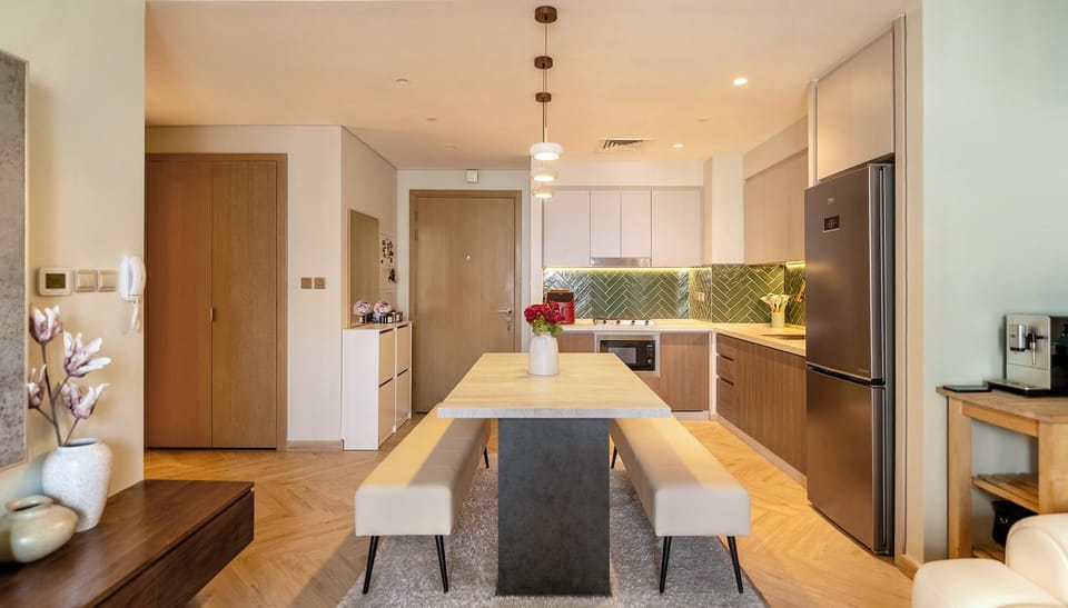 Kitchen or kitchenette, Dining area, oven