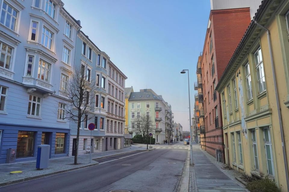 Neighbourhood, Street view, Location
