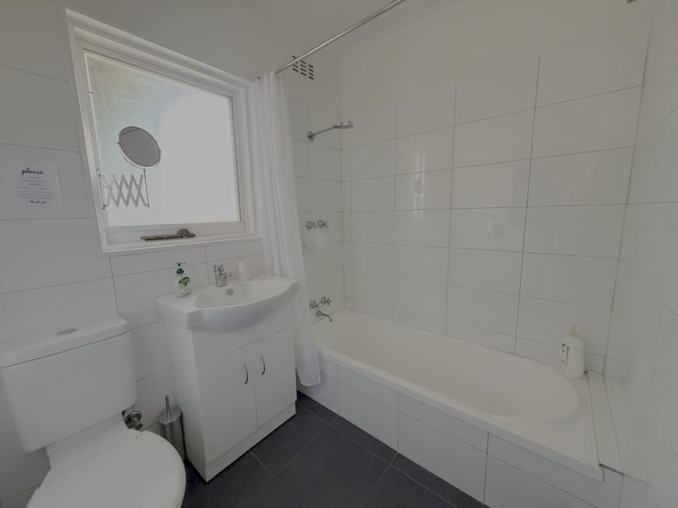 Shower, Toilet, Bathroom, Bath