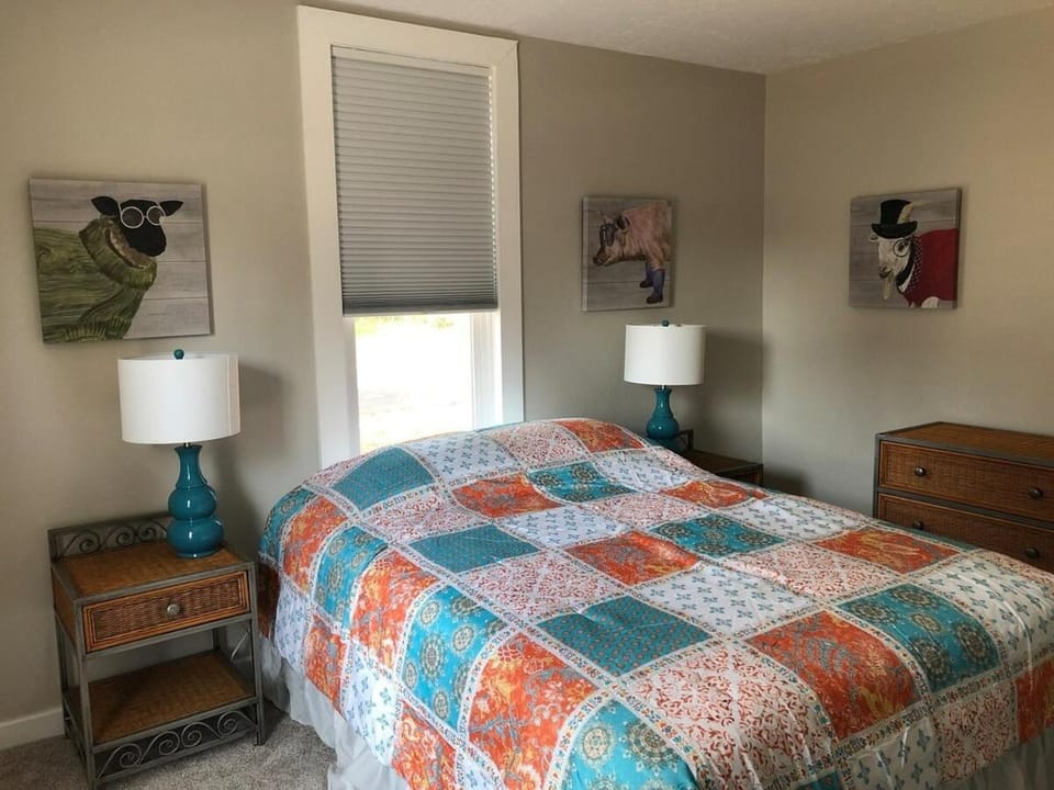 Davis Street Farmhouse House in McMinnville