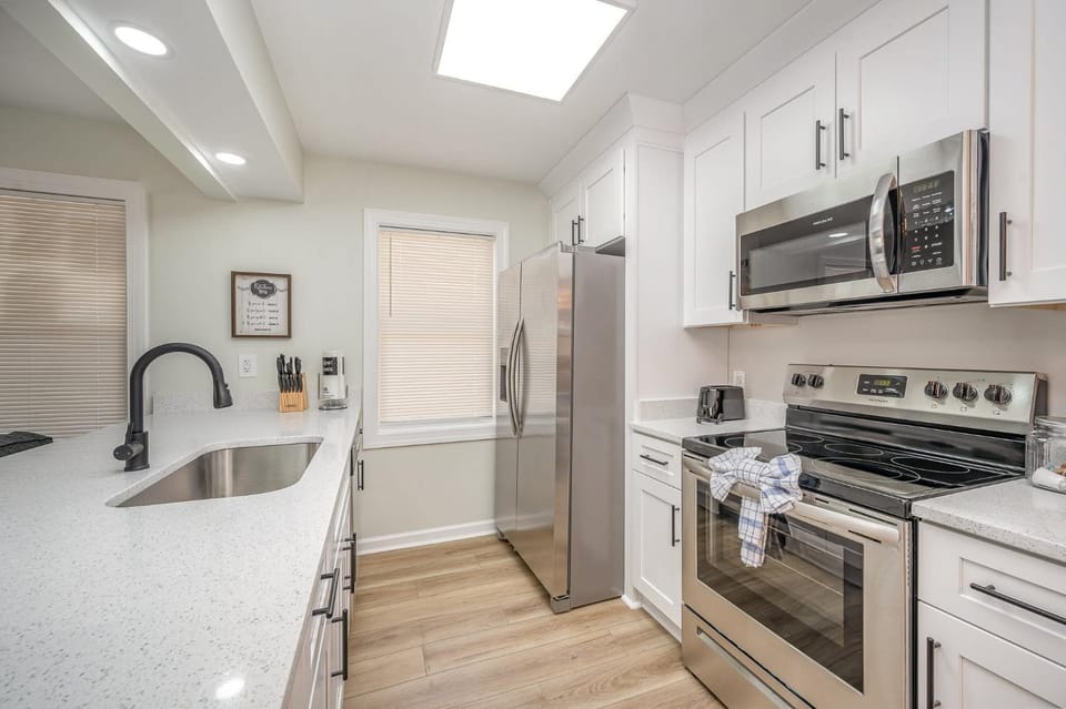 Sundrift Retreat Pet Friendly Walk to Beach House in Myrtle Beach