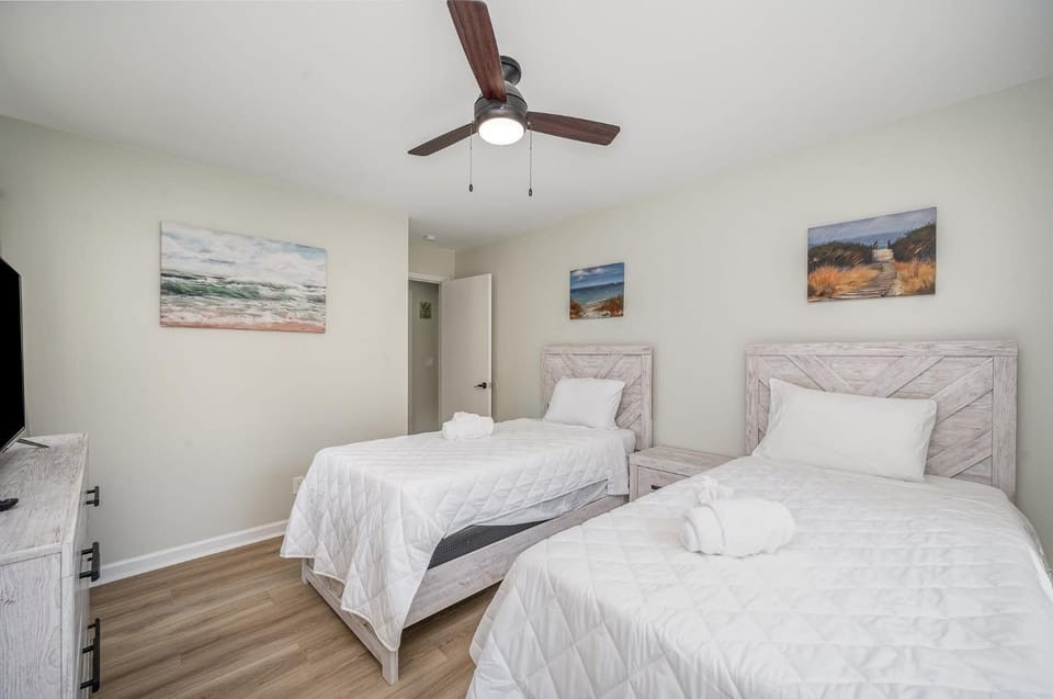 Sundrift Retreat Pet Friendly Walk to Beach House in Myrtle Beach