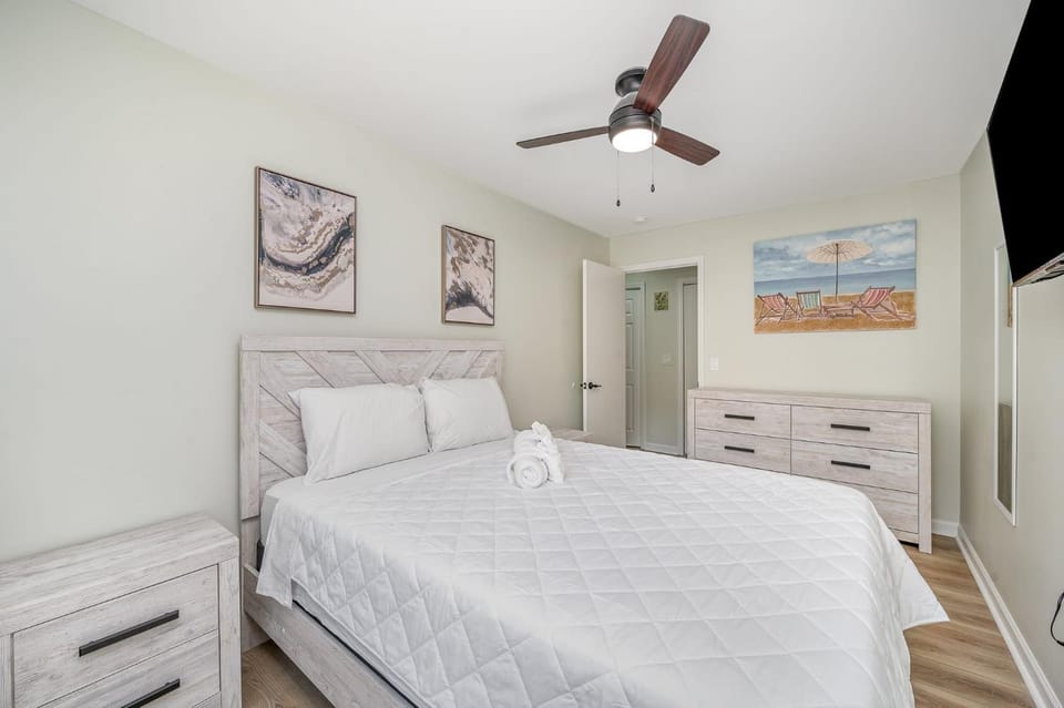 Sundrift Retreat Pet Friendly Walk to Beach House in Myrtle Beach