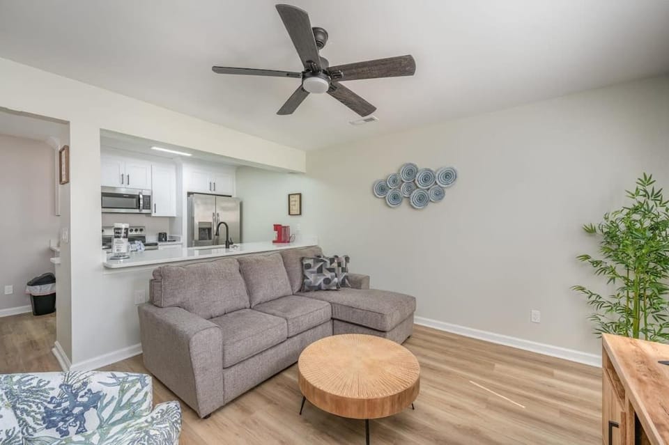 Coral Retreat Pet Friendly Modern Home House in Myrtle Beach