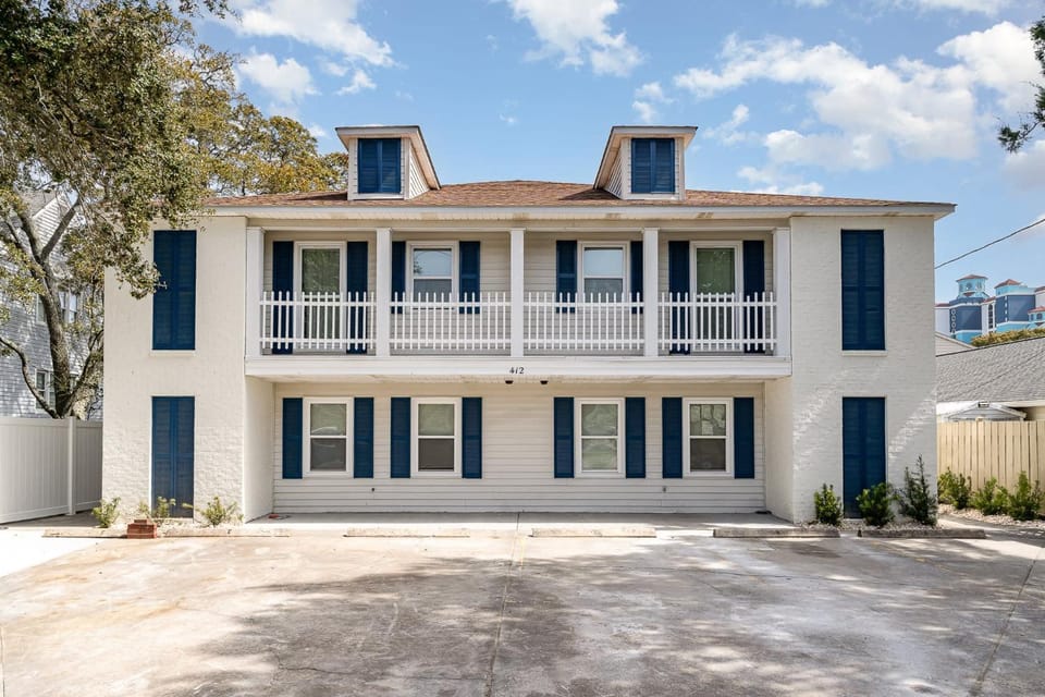 Coral Retreat Pet Friendly Modern Home House in Myrtle Beach