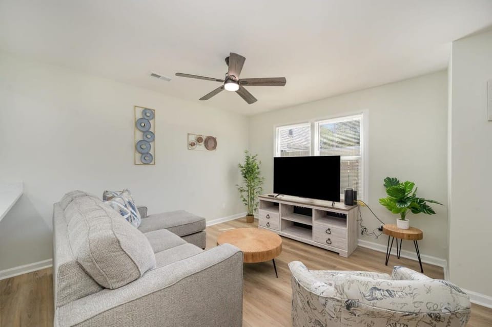 Sunset Retreat in the Heart of Myrtle Beach House in Myrtle Beach