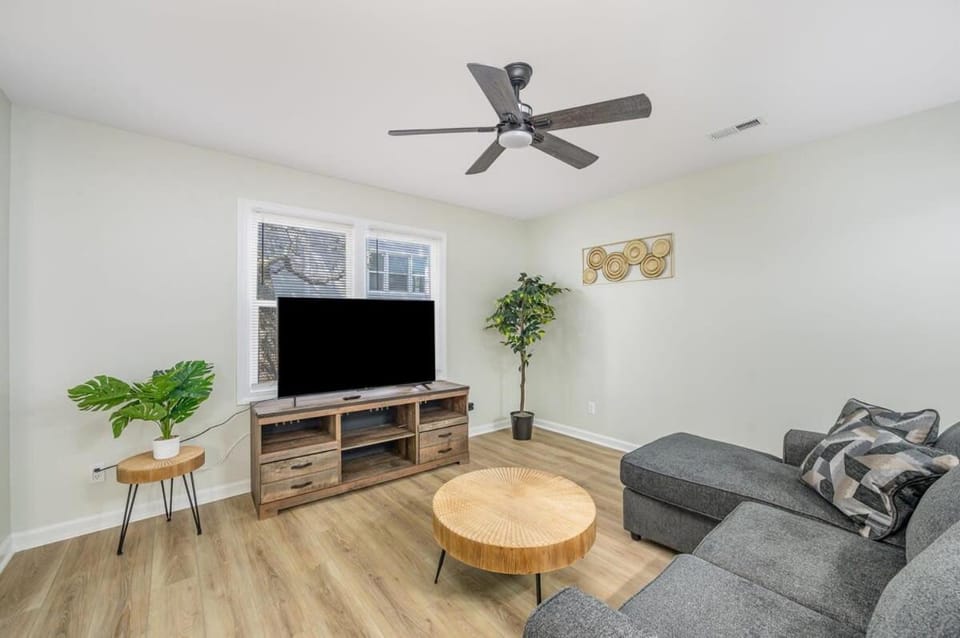 Pet Friendly Tidal Retreat Steps to Sand House in Myrtle Beach