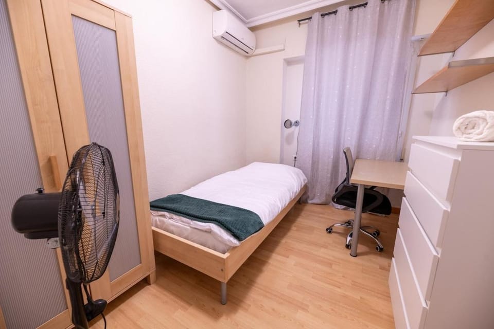 Spacious 5 Bedroom Apartment Near Train and Bus Station Apartment in Cartagena