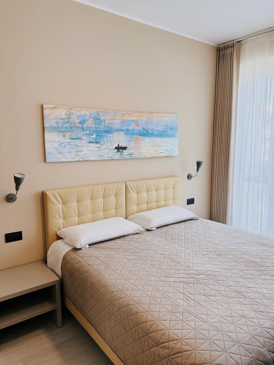 Bed, Living room, Bedroom