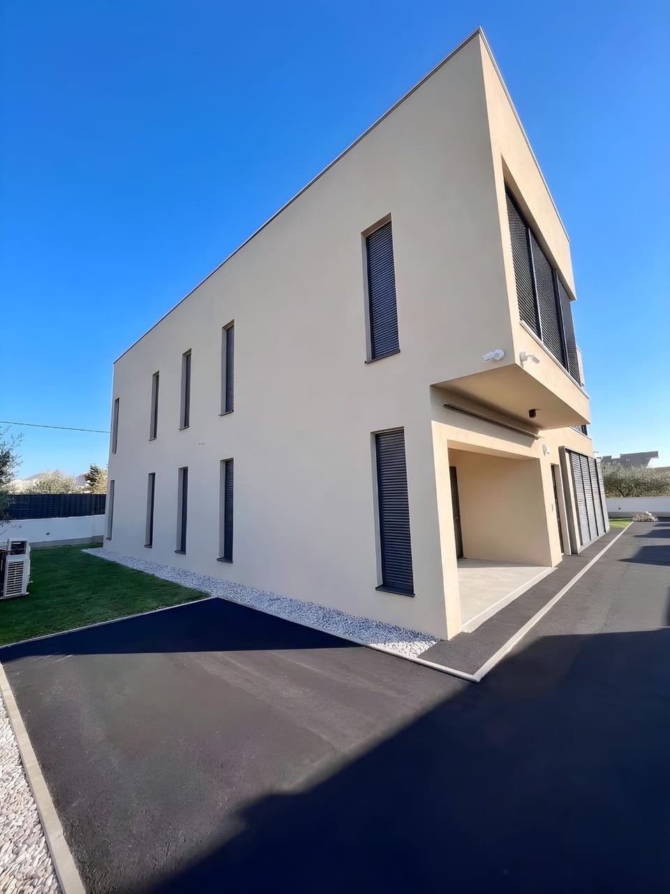 Property building, Day, Garden