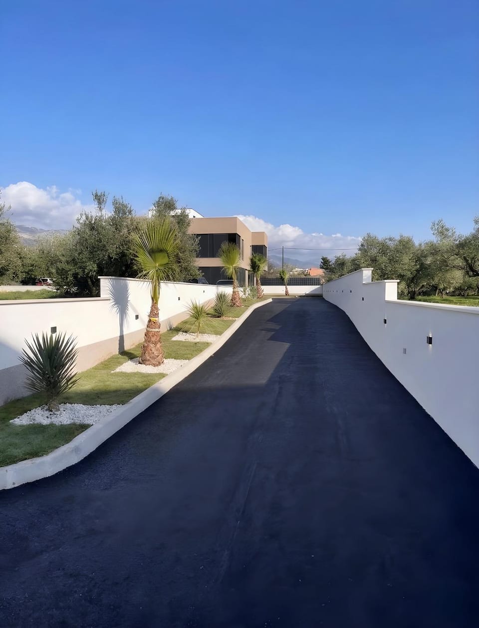 Property building, Facade/entrance, Day