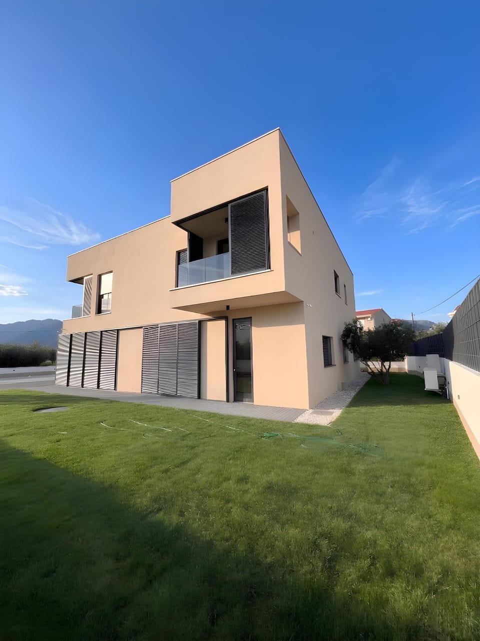 Property building, Day, Garden