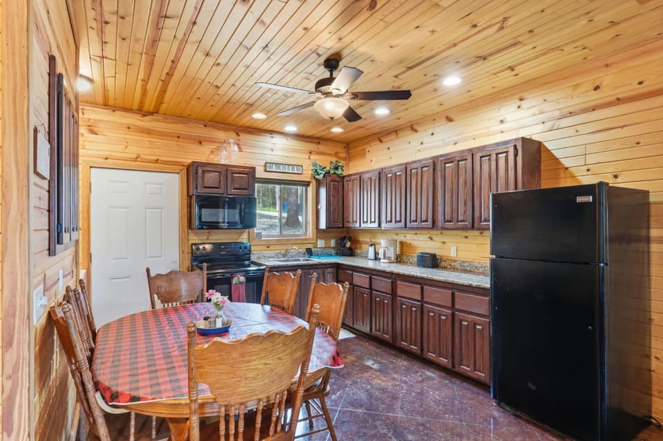 Quail Cove Pine Premium Lakefront Condo Boatslip Apartment in Table Rock Lake