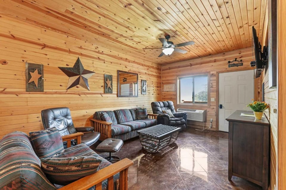 Quail Cove Pine Premium Lakefront Condo Boatslip Apartment in Table Rock Lake