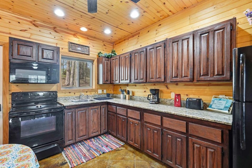 Quail Cove Oak Premium Lakefront Condo Boat Slip Apartment in Table Rock Lake